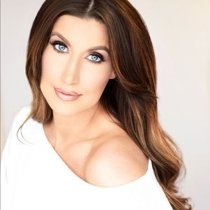 Meet your Posher, Alia